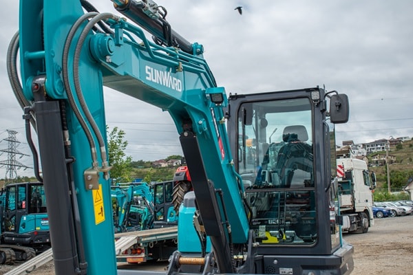 Midiexcavator SUNWARD SWE 60 UF de vanzare